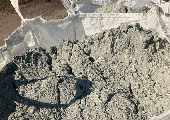 Bevochtigd lavameel: stofarm uitrijden op grote percelen